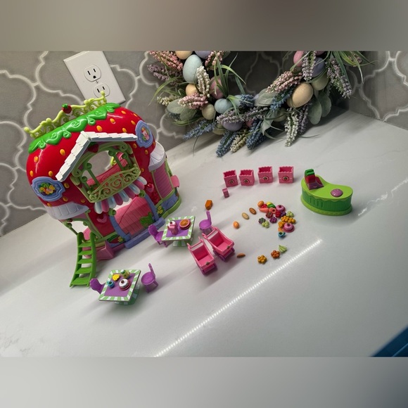 Strawberry Shortcake Bitty Berry Market - Picture 7 of 7